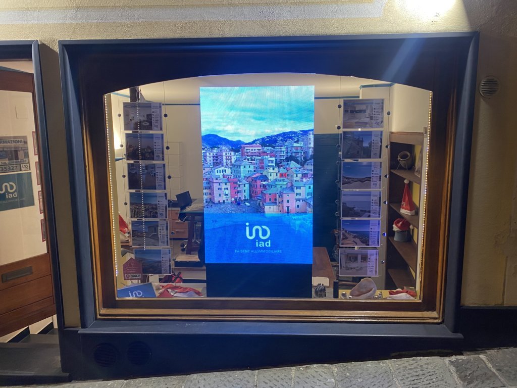 schermi-led-per-vetrine-immobiliari-getled-via-nilde-iotti-4-milano