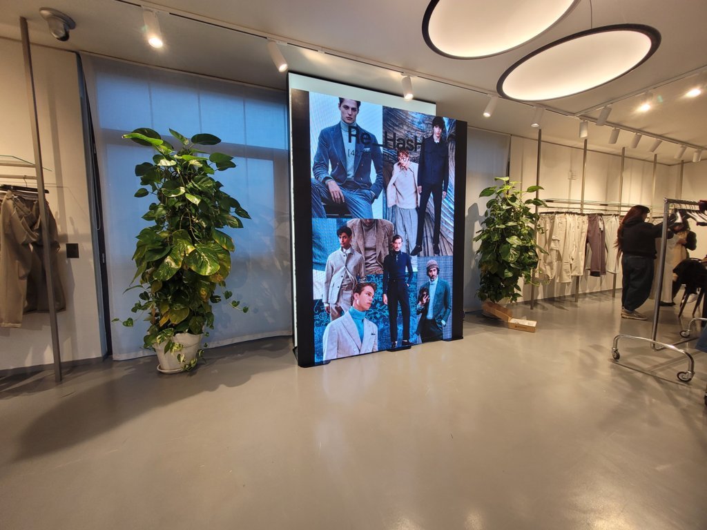 maxischermo-pubblicitario-indoor-re-hash