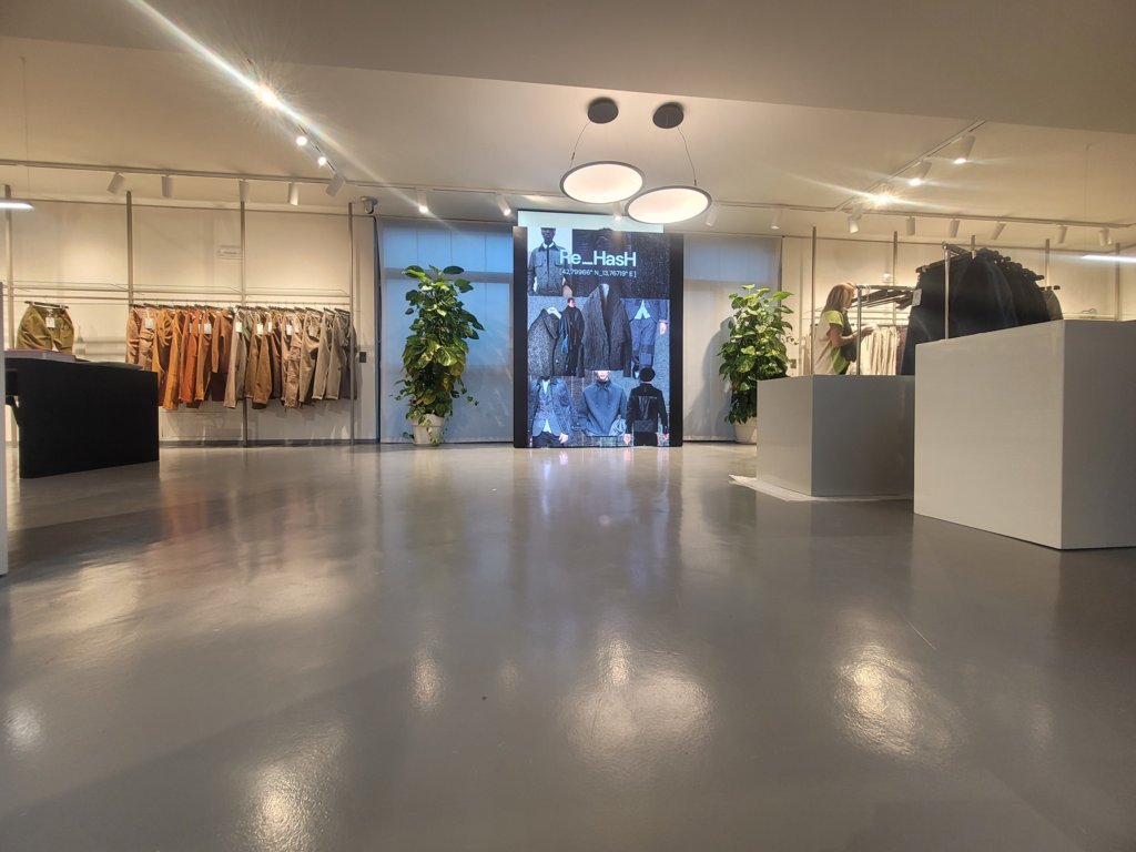 maxischermo-pubblicitario-re-hash-1